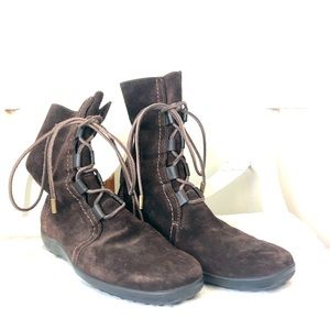 Tods’s Chocolate Suede Bootie size 7